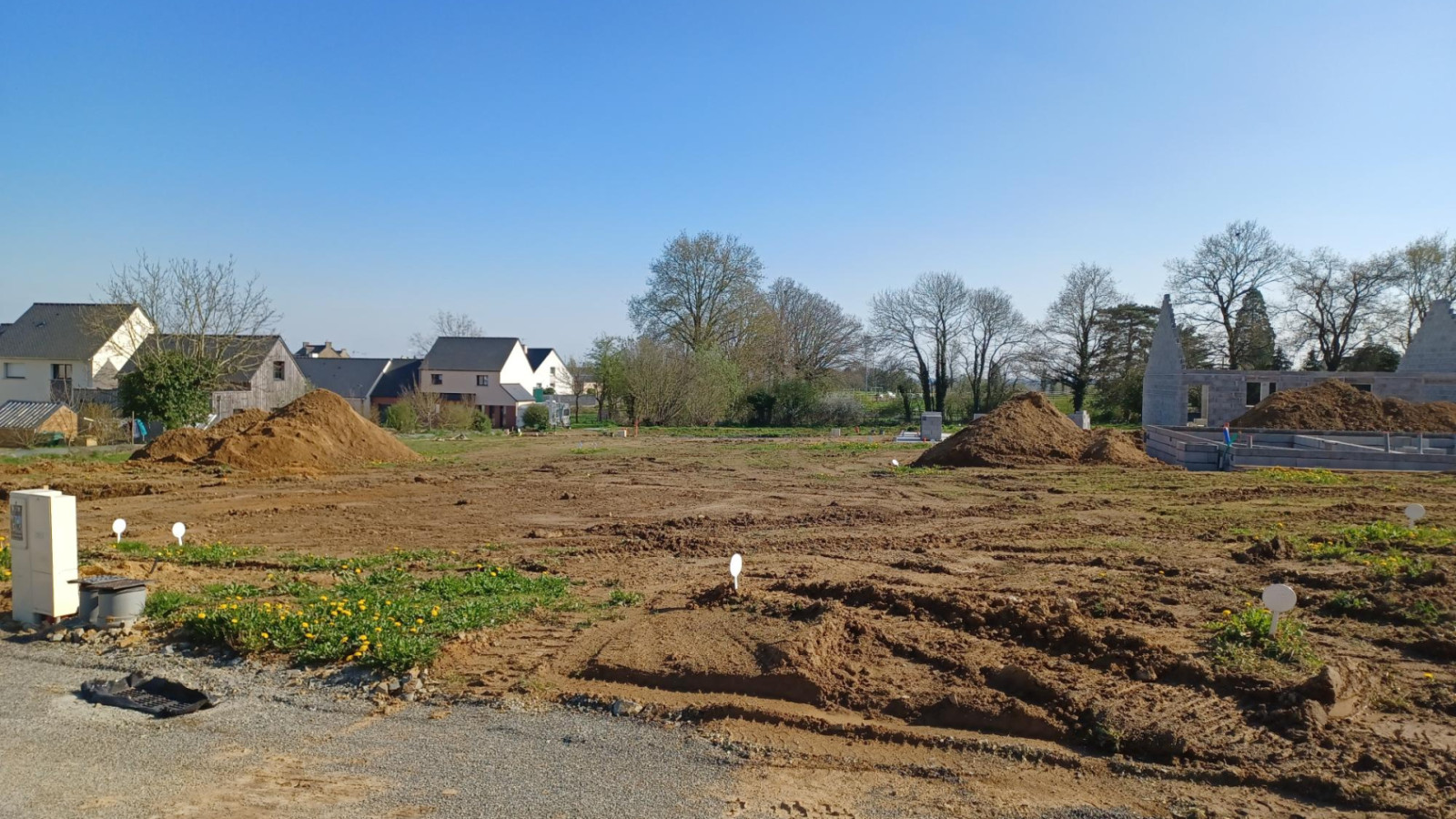 Terrain constructible de 350m2 à Lalleu