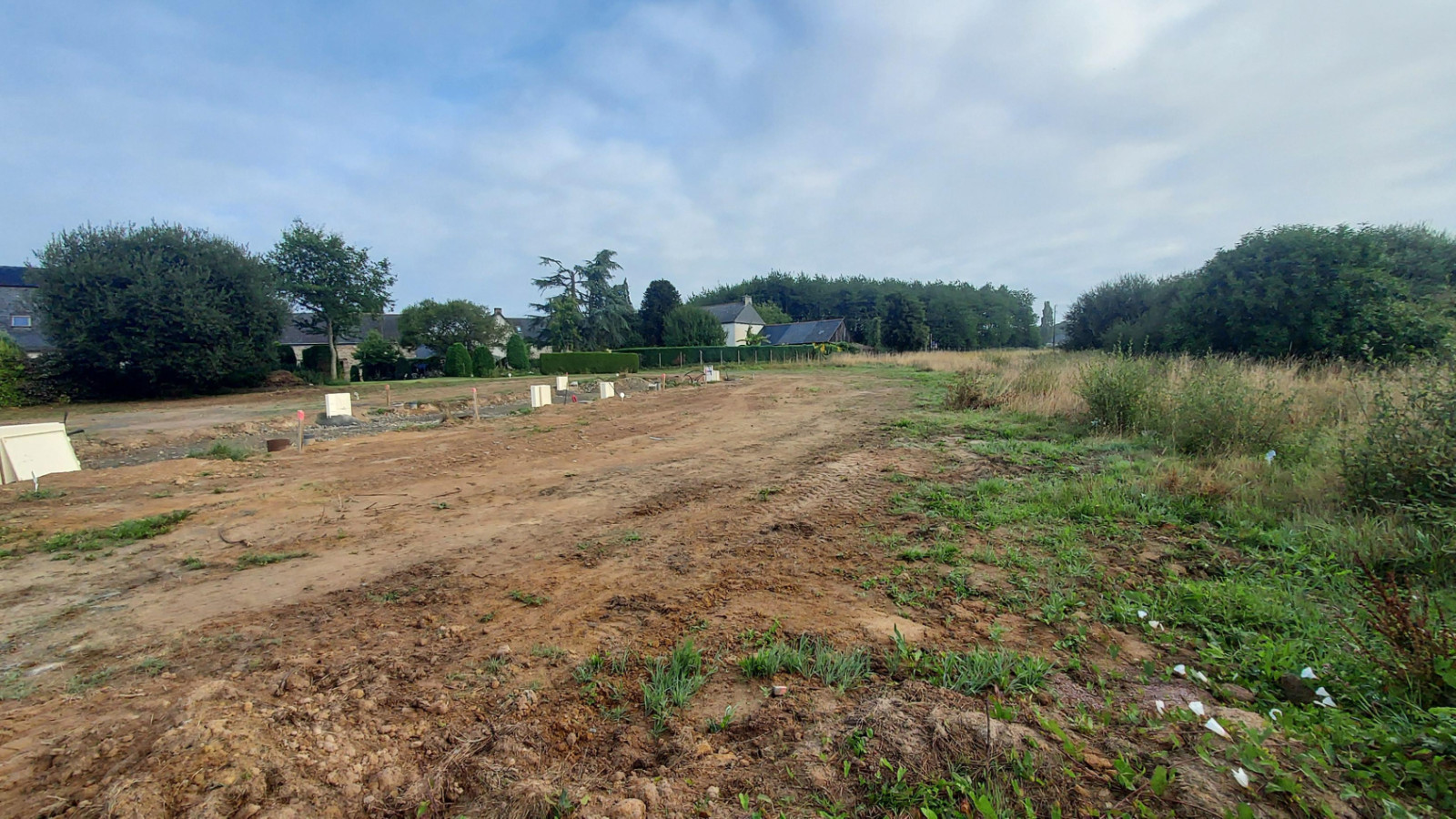 Terrain constructible de 332m2 à Bréal-sous-Montfort